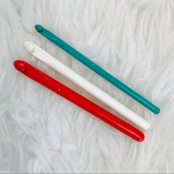 Lion Brand Plastic Crochet Hooks Set of 3 - Picture 3 of 3